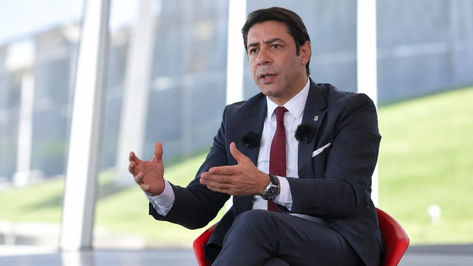 Manuel Rui Costa podczas wywiadu